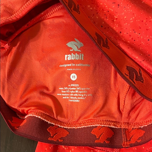 Rabbit Running XS Red Sports Bra and Shorts Set - Picture 3 of 9